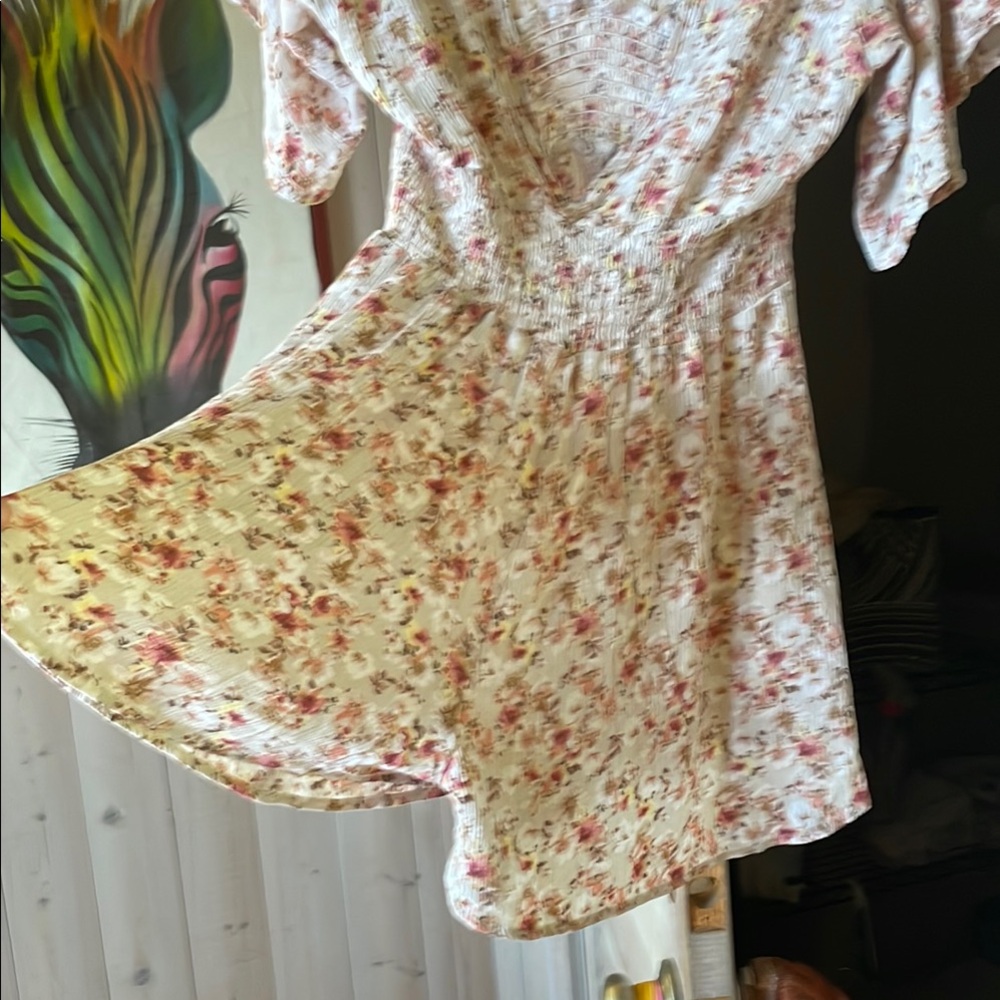 Mahina Flowy Floral Romper - Picture 6 of 7